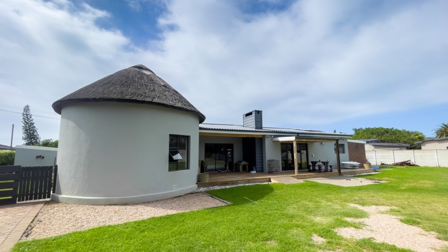 6 Bedroom Property for Sale in Riverside Western Cape